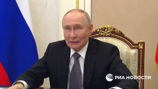  Путин рассказал, что иногда ездит по Москве без кортежей и без мигалок 

В такие моменты президент лично замечает проблемы с курьерами на электровелосипедах