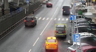  В Москве камеры начали фиксировать новый вид нарушения — остановку в местах, где автомобиль мешает пешеходам или другим участникам движения 

При этом запрещающего знака или разметки может и не быть. Штраф за нарушение 3000 рублей