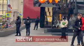 ⚡️ «Вкусно и Точка» на Тверской и территорию вокруг него оцепили

На месте работают кинологи с собаками